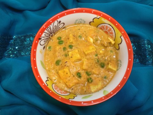 Tofu and Peas Curry in a Cashew Yogurt Sauce