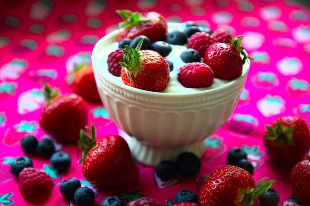 yogurt & berries gluten free NJ healthy breakfast recipe